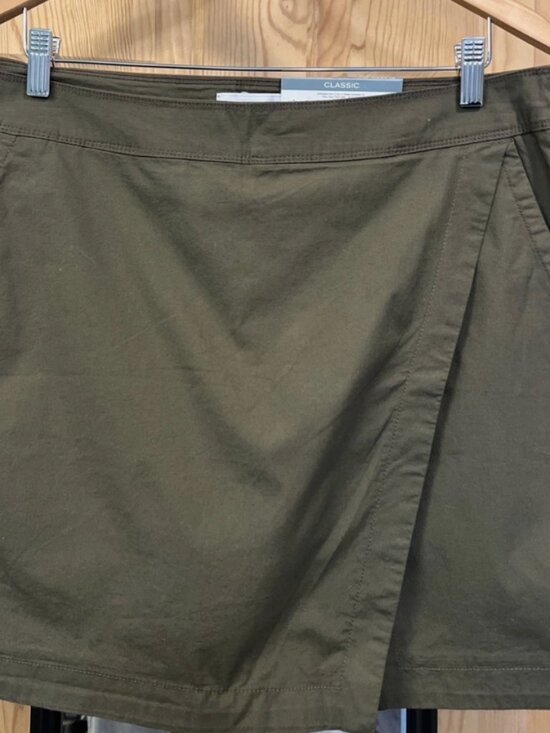 Liz Claiborne Pants - Liz Claiborne Olive Green Classic Skort Women’s NWT